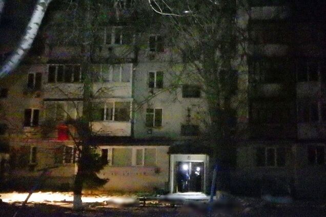 Выпала с высоты пятого этажа: в Полтаве трагически погибла 18-летняя девушка