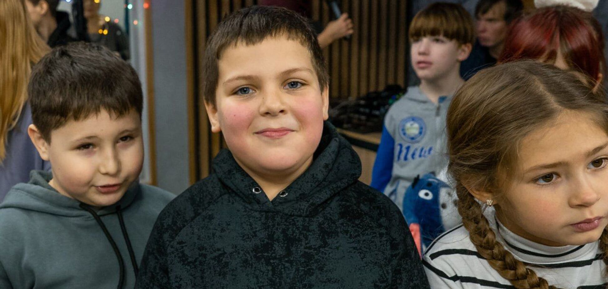 'Суперські емоції та багато подарунків': Фонд Ріната Ахметова привітав дітей із Донецької області