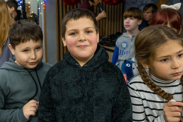 'Суперские эмоции и много подарков': Фонд Рината Ахметова поздравил детей из Донецкой области