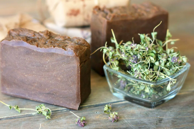 Дігтярне мило: для чого воно і чому його скуповують десятками брусків