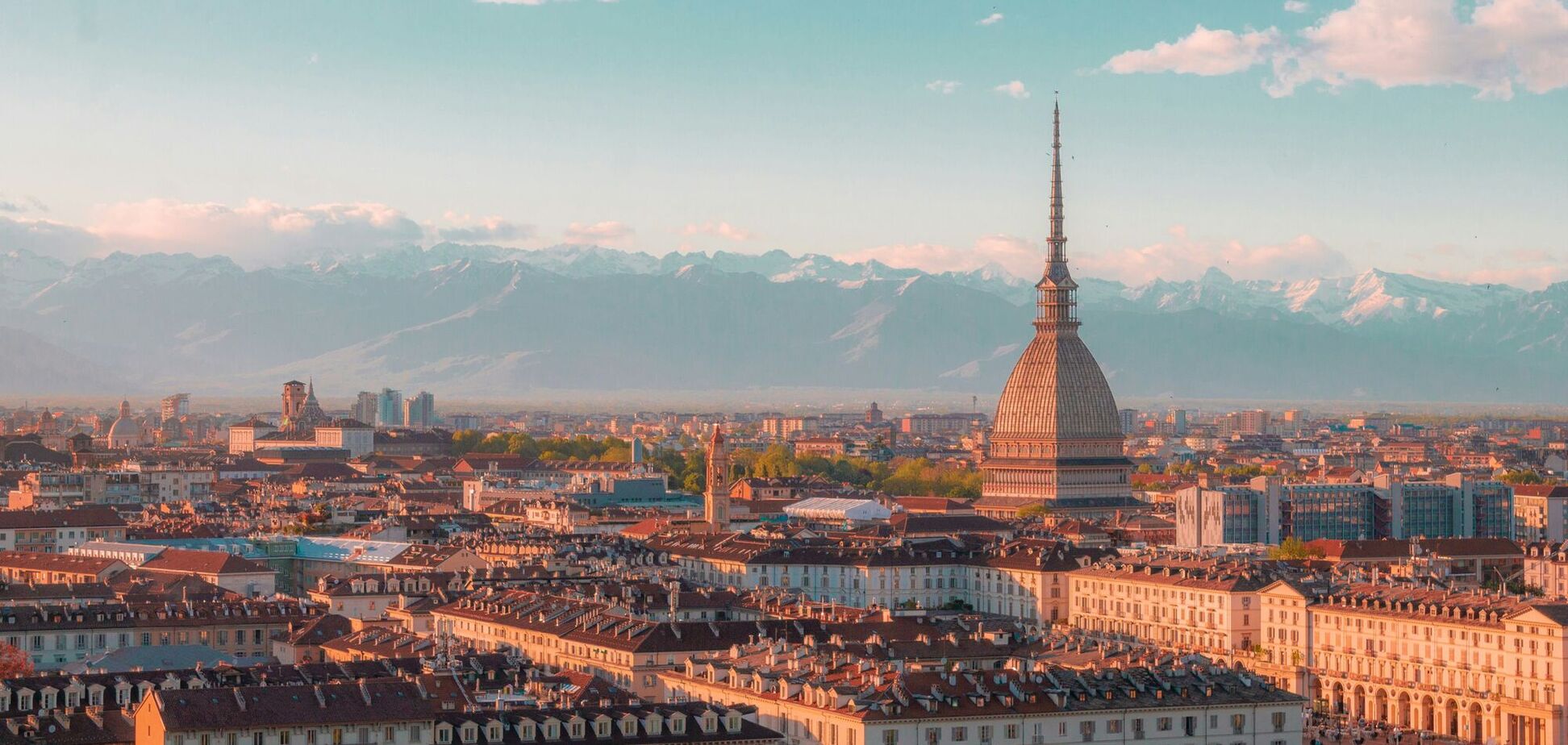 Схоже на казку і майже нема туристів: недооцінене місто в Європі