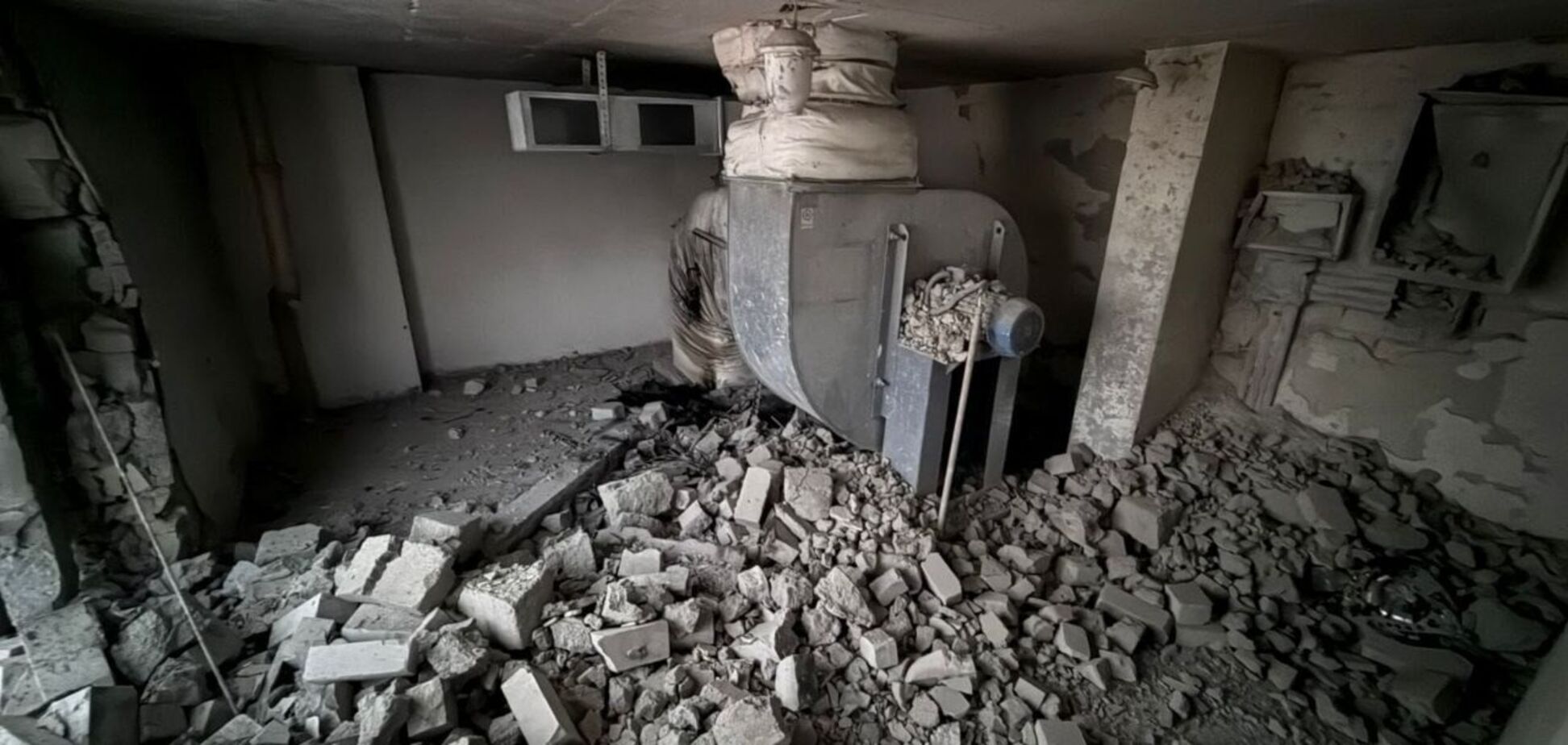 Оккупанты атаковали Киев: зафиксировано падение обломков на жилой дом. Фото