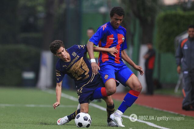 Ексфутболіст збірної Росії розбився, випавши з вікна висотки в Москві. Момент потрапив на камери спостереження