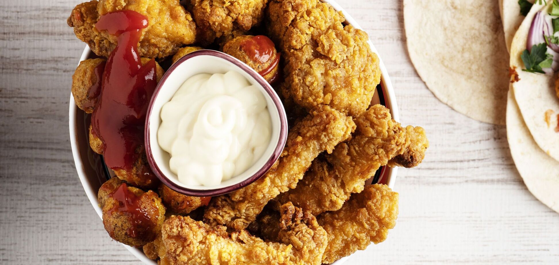 Хрусткі курячі стріпси замість звичних відбивних: знадобиться всього п'ять інгредієнтів