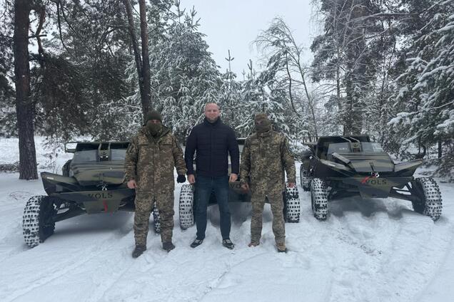 'Украинская Бронетехника' вместе с БФ 'МИР И КО' передали защитникам три багги VOLS