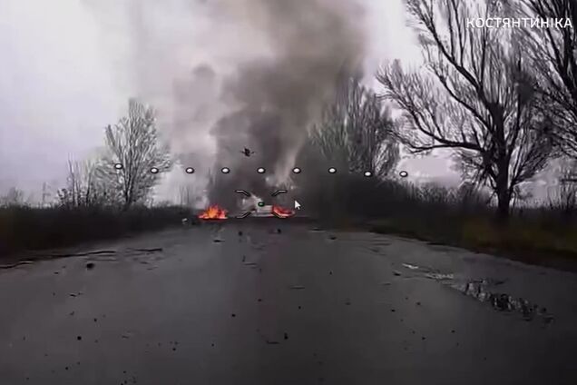 Фронтова логістика 2026: робот ЗСУ, який віз провізію для прикордонників, попутно знищив російський повітряний дрон. Відео