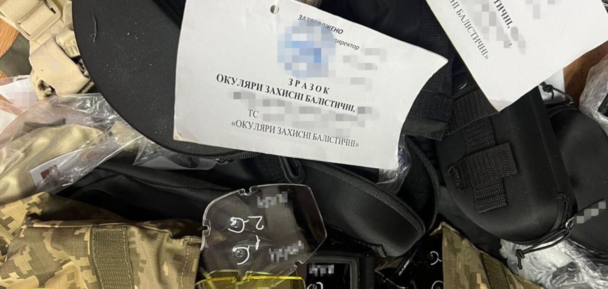 В Україні викрили 'бізнесмена', який поставив ЗСУ бракованих балістичних окулярів на 60 млн грн. Фото й відео