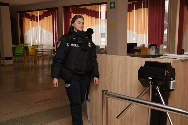 Що не можна приносити в школу: в Україні затвердили перелік заборонених предметів