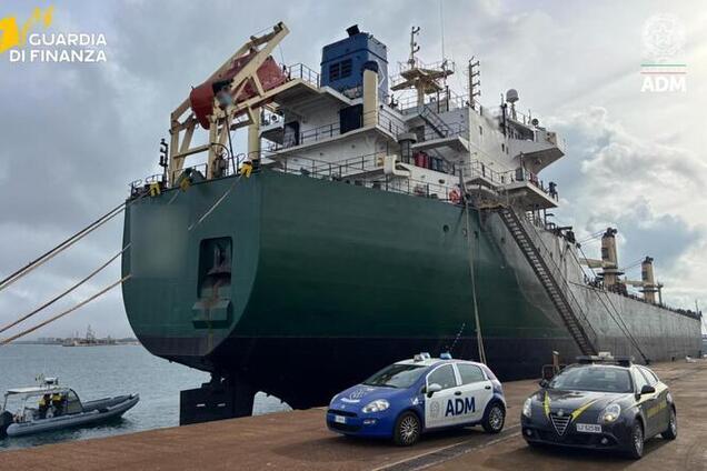 В Италии задержали судно, которое перевозило металлы из России под флагом другой страны: что известно