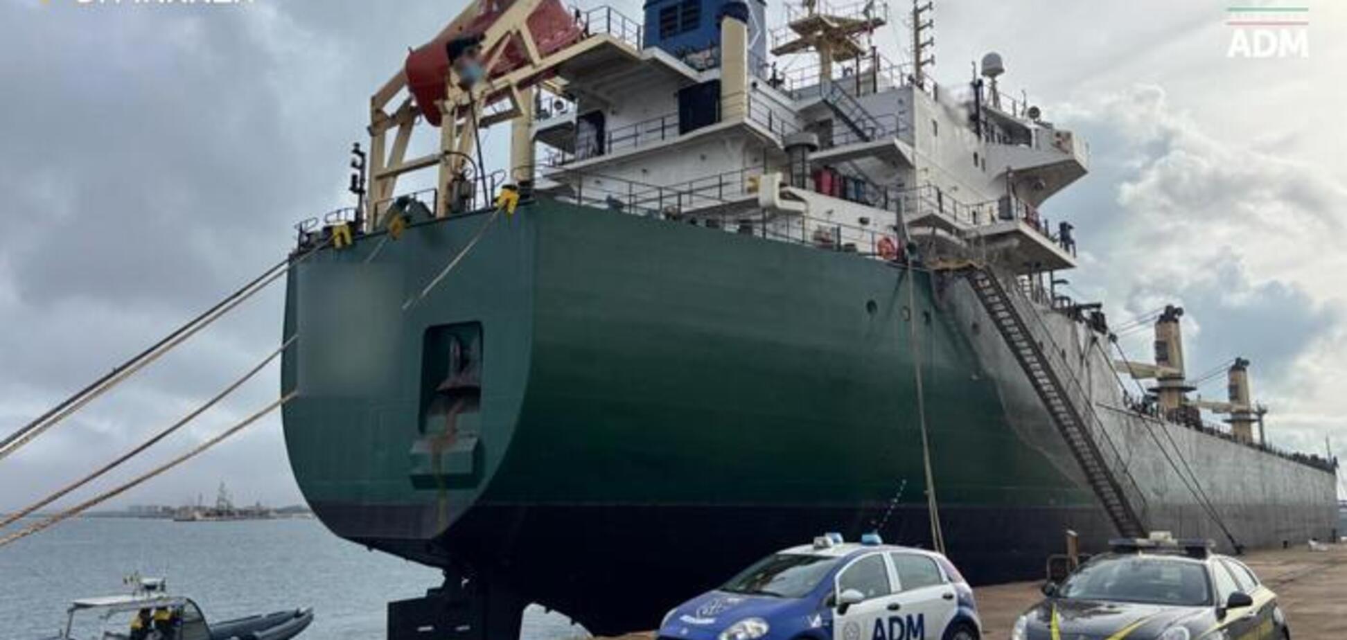 В Італії затримали судно, яке перевозило метали з Росії під прапором іншої країни: що відомо