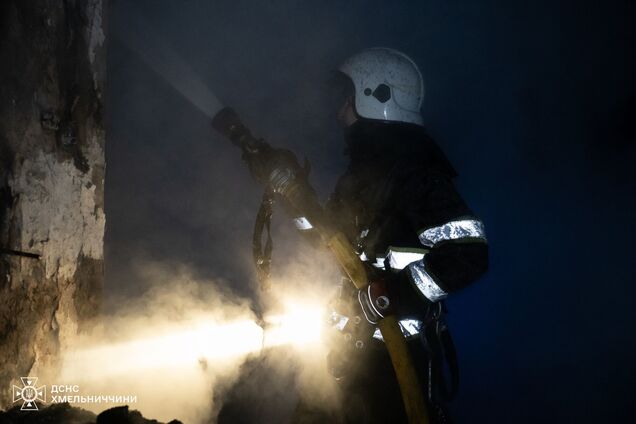 Армія Росії атакувала Хмельниччину: виникла пожежа на одному з підприємств