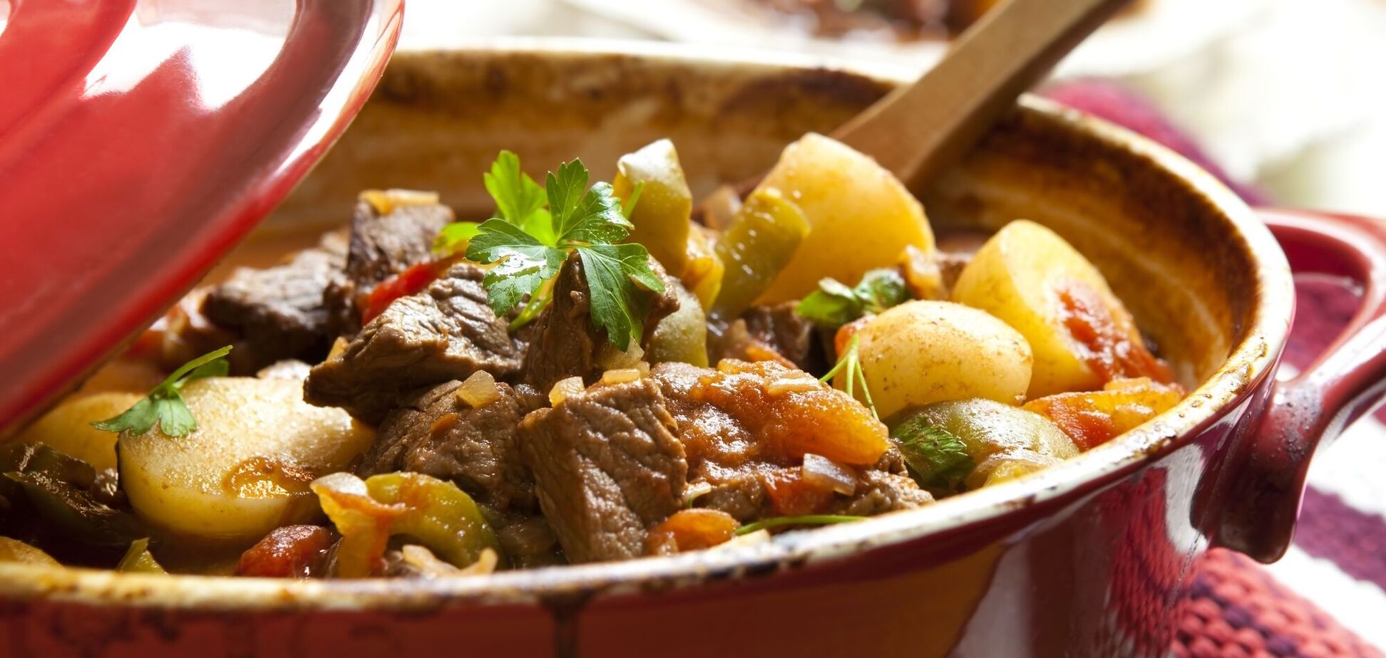 Можна приготувати з будь-якого м'яса: рецепт ситного рагу для обіду