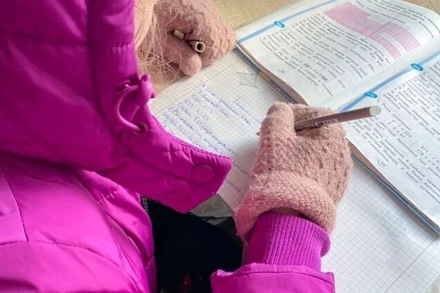 В окупованому Алчевську діти замерзають у школах: кошти на опалення пішли на війну