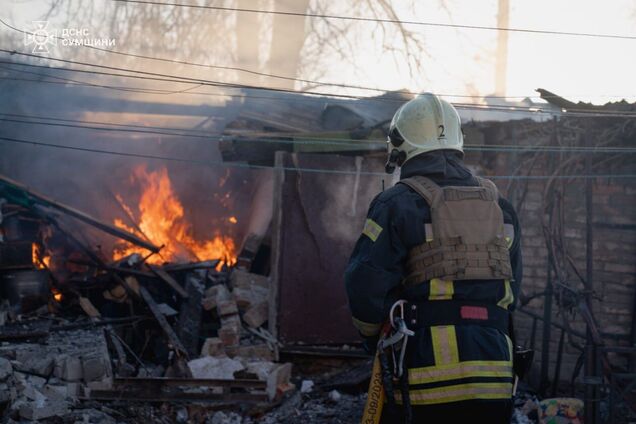 Росія обстріляла передмістя Сум КАБами і дронами: пошкоджено будинки, частина міста без води і світла – фото і відео