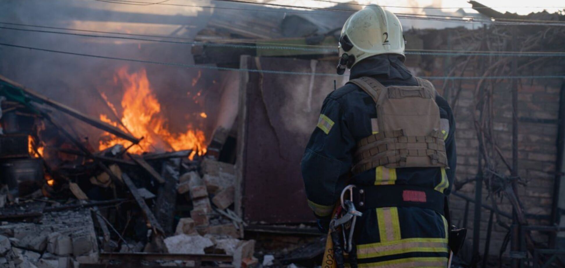 Росія обстріляла передмістя Сум КАБами і дронами: пошкоджено будинки, частина міста без води і світла. Фото та відео