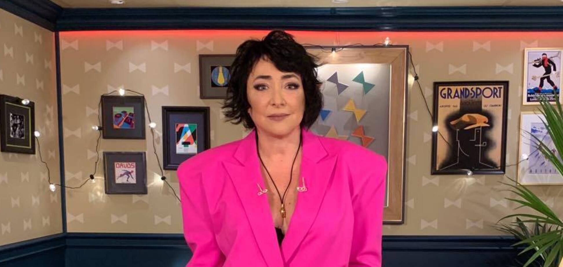 Лолита показала, как изменилась ее больная мама после побега из Украины, и назвала единственную вещь, которую та успела забрать из 'любимой' квартиры в Киеве