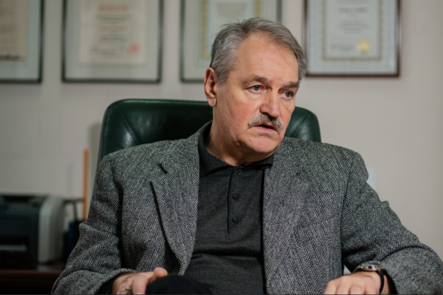 Гуляйте в темноте и молчите. Известный психиатр назвал неожиданный рецепт, как не сломаться без света