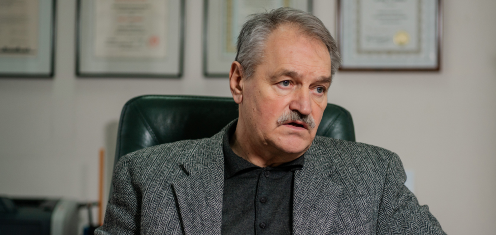 Гуляйте в темноте и молчите. Известный психиатр назвал неожиданный рецепт, как не сломаться без света