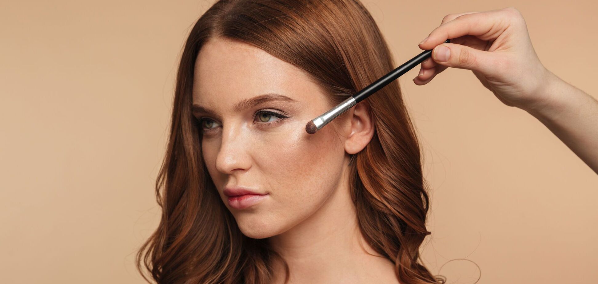 Как сделать, чтобы тональный крем был еле заметным: секундный трюк