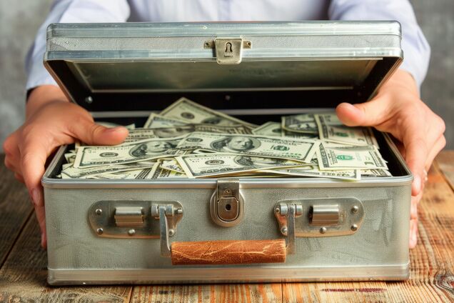 Друзі Путіна та російська 'еліта' заробили мільярди на банківських відсотках