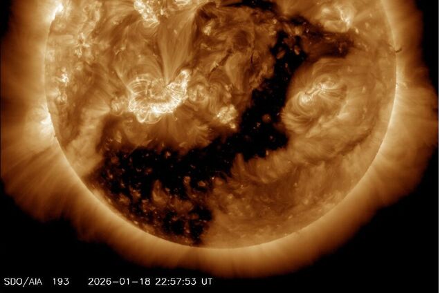 На Сонці зафіксували спалах максимально можливого класу Х: коли чекати магнітну бурю на Землі. Фото