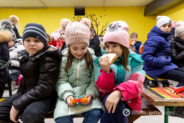 Дети по домам в холоде и без электричества, а в школах – 'пункты несокрушимости'. Преподаватель показал другую сторону каникул до 1 февраля