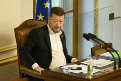 'Я не могу молчать': более 40 тыс. чехов подписали письмо с извинениями за антиукраинские заявления спикера Окамуры