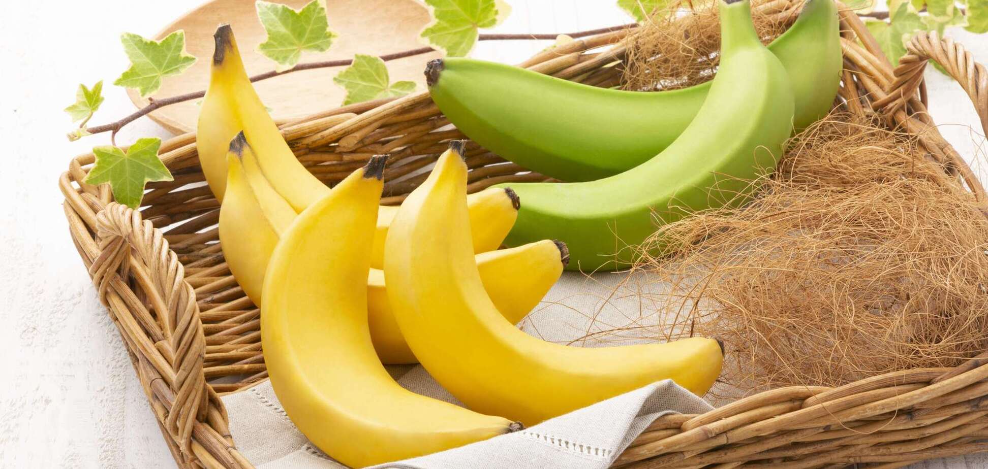 Зелений, жовтий чи з плямами: який банан насправді найкорисніший