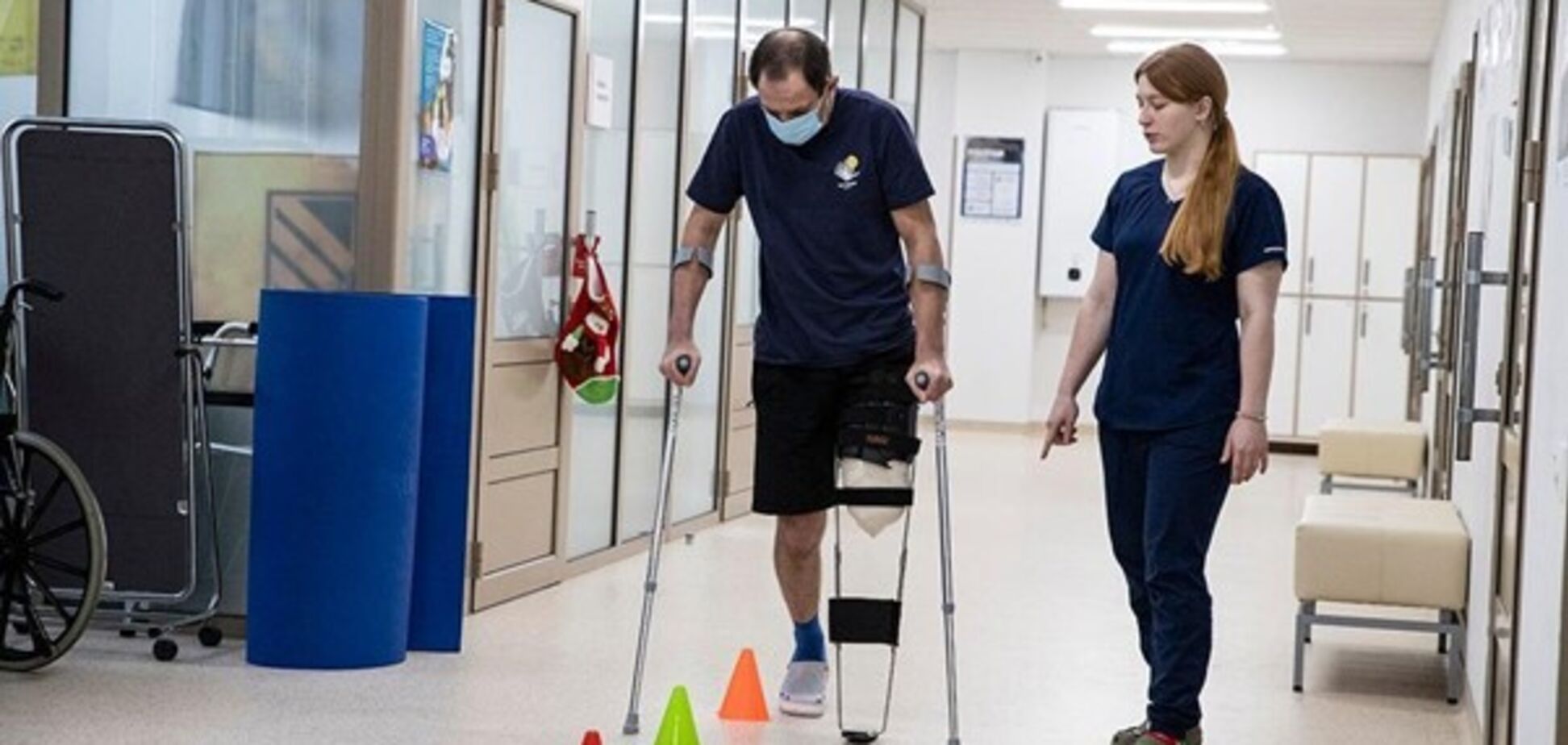 Нові операційні, центри ментального здоров'я, трансплантація та реабілітація: як лікарні Дніпра тримають тил