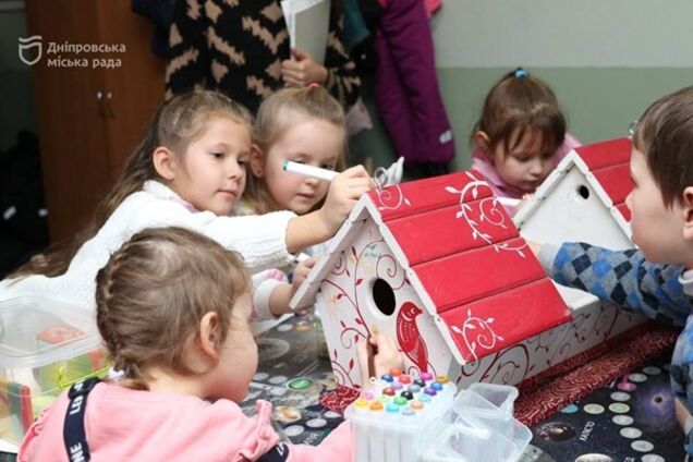 Техническое моделирование с большой миссией: в Днепре дети помогают животным фронта, создавая модульные кормушки