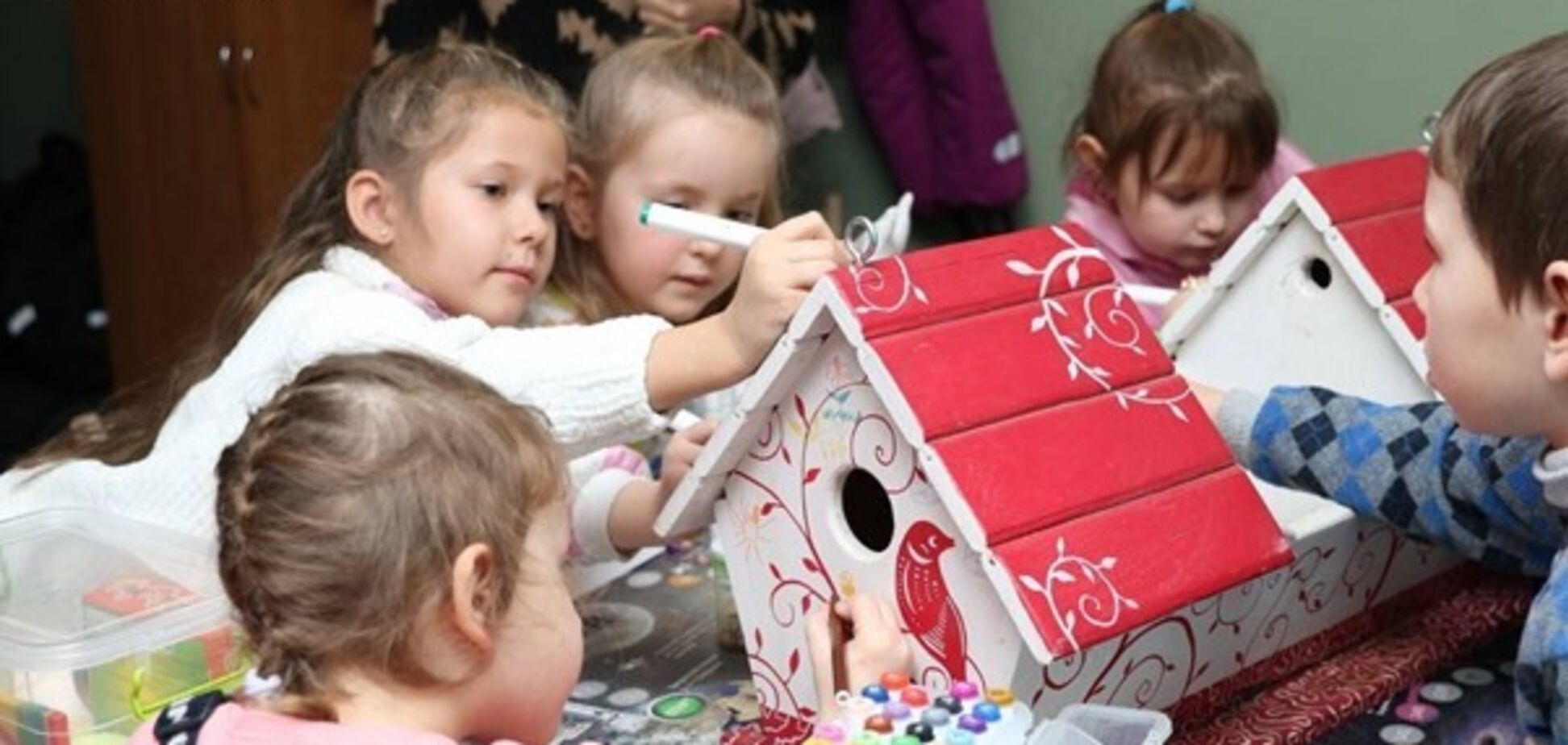 Технічне моделювання з великою місією: у Дніпрі діти допомагають тваринам фронту, створюючи модульні годівниці