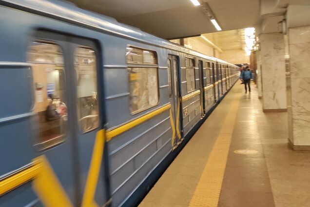 В Киеве изменили работу метро, на некоторых станциях поезда не останавливаются. Все подробности