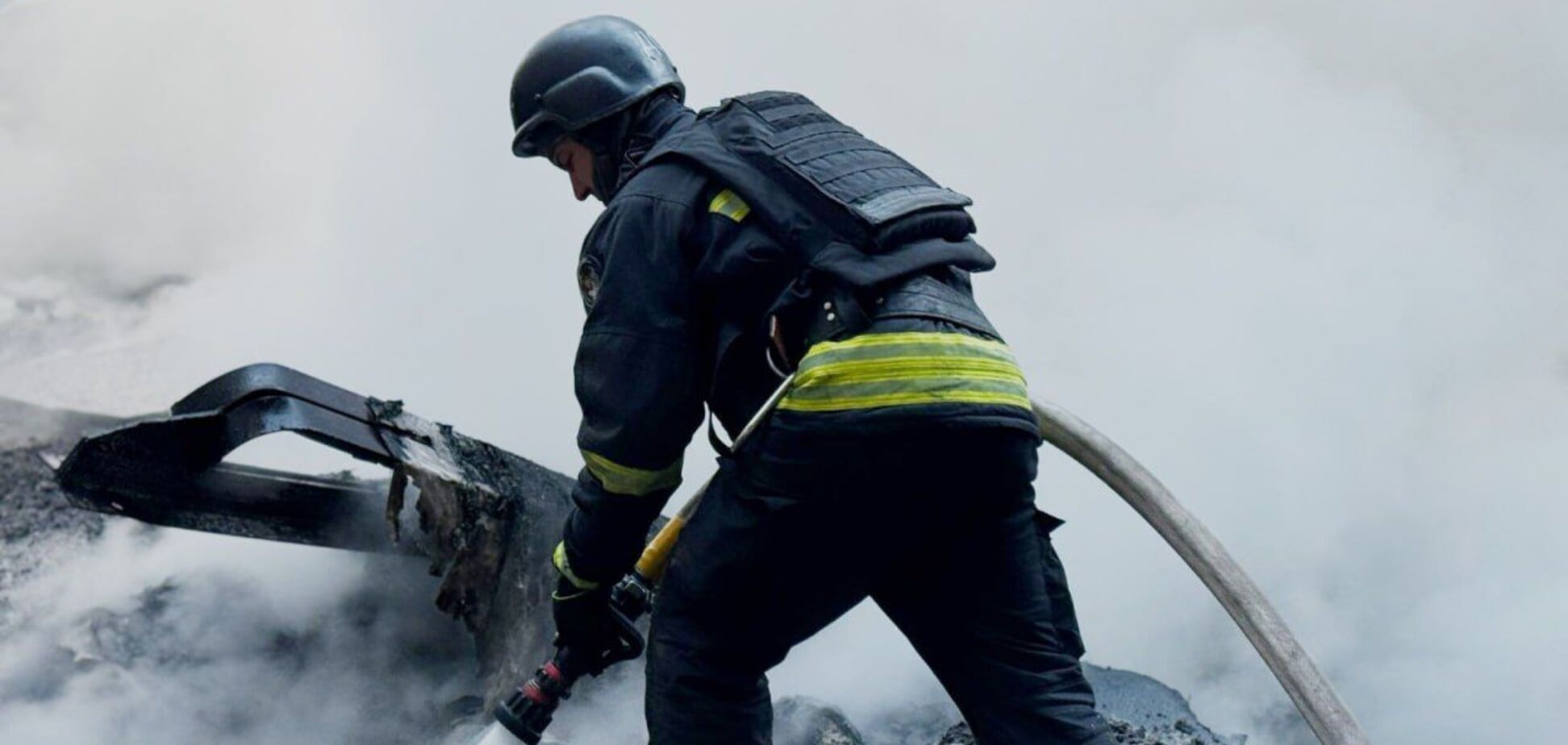 Окупанти вночі вдарили по Дніпру: сталась пожежа, є постраждалі. Фото