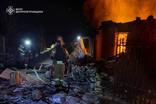 Окупанти вдарили по Дніпропетровщині: загинули люди, є постраждала. Фото