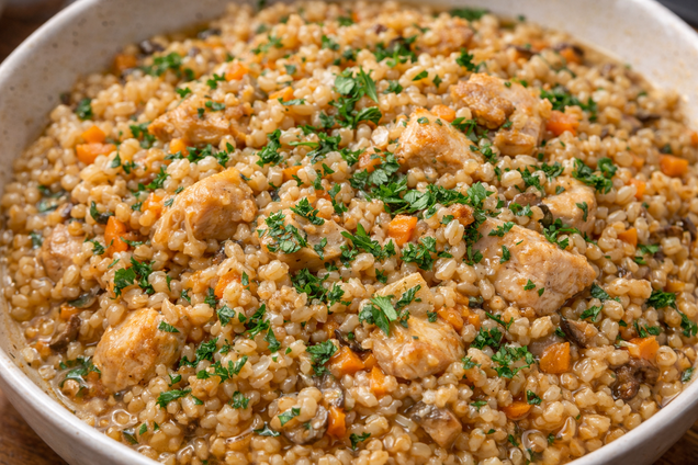 Як смачно приготувати перловку на обід: з куркою та овочами