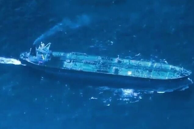 США захватили в Карибском море танкер теневого флота РФ: все подробности. Видео