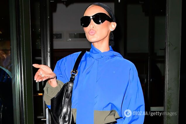 Культовая сумка из 2000-х, в которую вмещается все, стремительно возвращается в моду