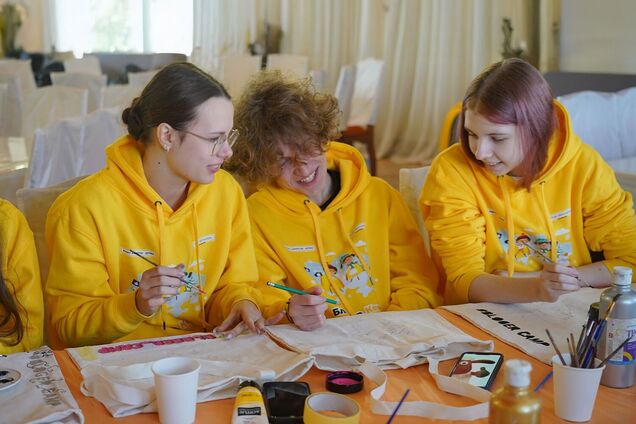 'Блогер Кэмп' – это субкультурное сообщество': психологи Фонда Рината Ахметова помогают восстанавливаться пострадавшим от войны детям