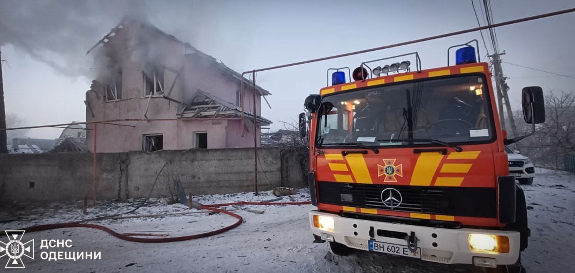 Окупанти атакували житлову та промислову інфраструктуру Одещини: є постраждалий. Фото та відео