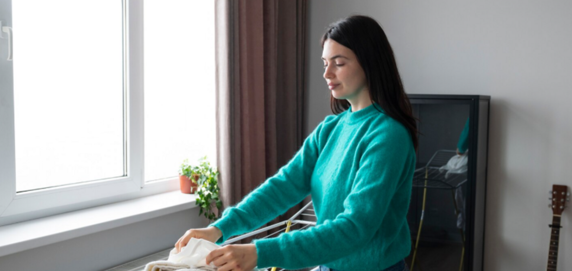 Можна висушити одяг за кілька годин без неприємного запаху: чим замінити популярний прилад