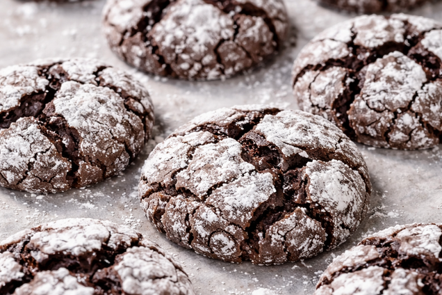 Трендове шоколадне печиво з тріщинками: як приготувати смачний десерт до чаю