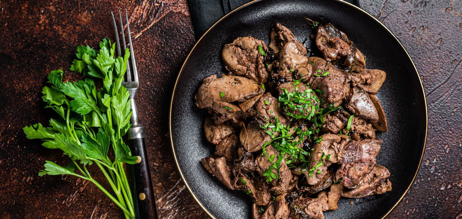 Самый вкусный рецепт тушеной печени: что сделать, чтобы мясо не горчило