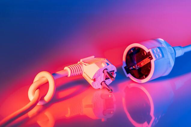 Какие приборы следует выключать во время отключений света: могут не выдержать скачков напряжения