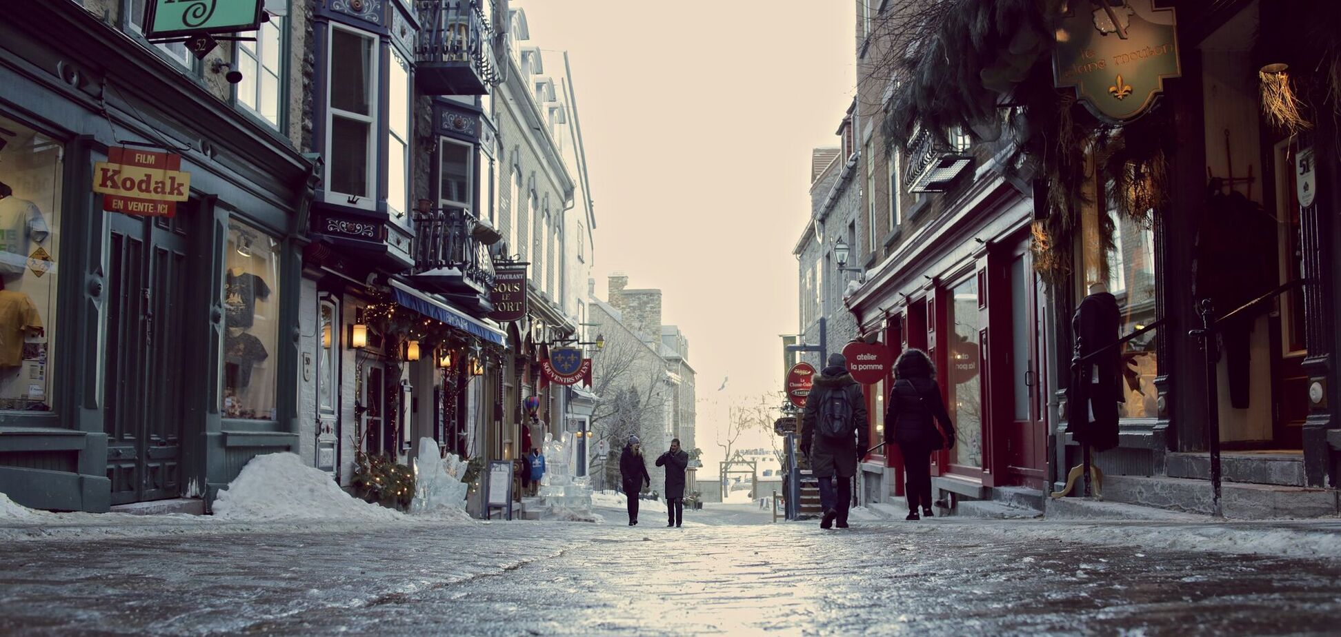 Лед исчезнет очень быстро: названо средство, которое эффективнее соли