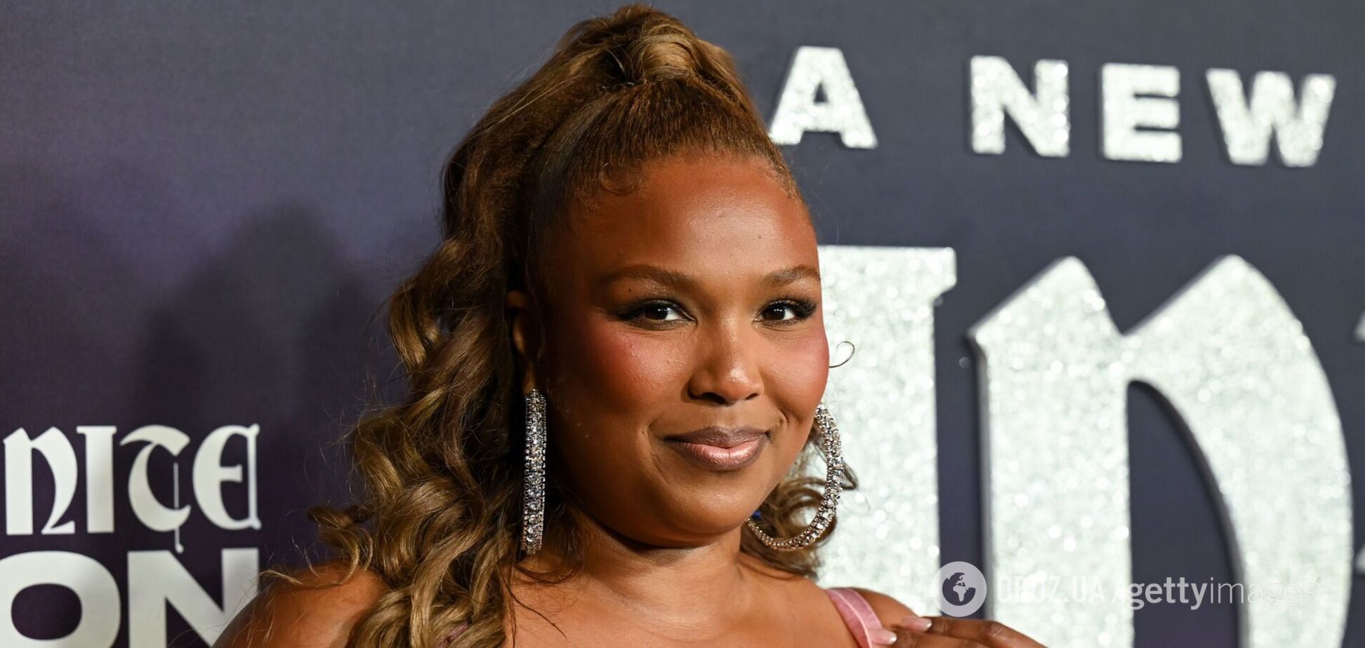 Співачка Ліззо, яка важила 140 кг, вийшла на червону доріжку в мінісукні та приголомшила результатами схуднення. Фото тоді і зараз