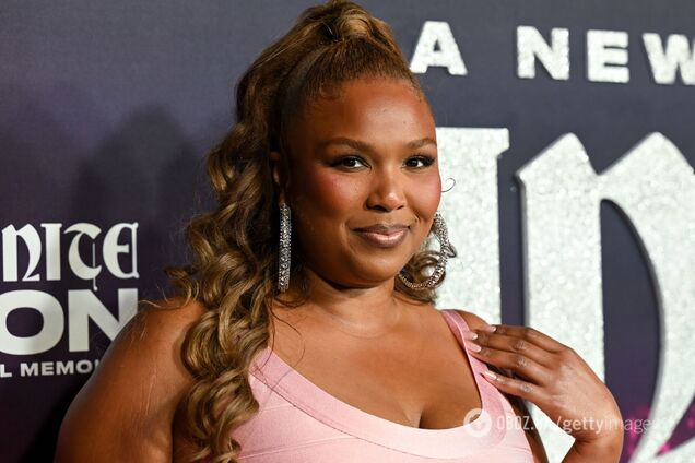 Співачка Ліззо, яка важила 140 кг, вийшла на червону доріжку в мінісукні та приголомшила результатами схуднення. Фото тоді і зараз