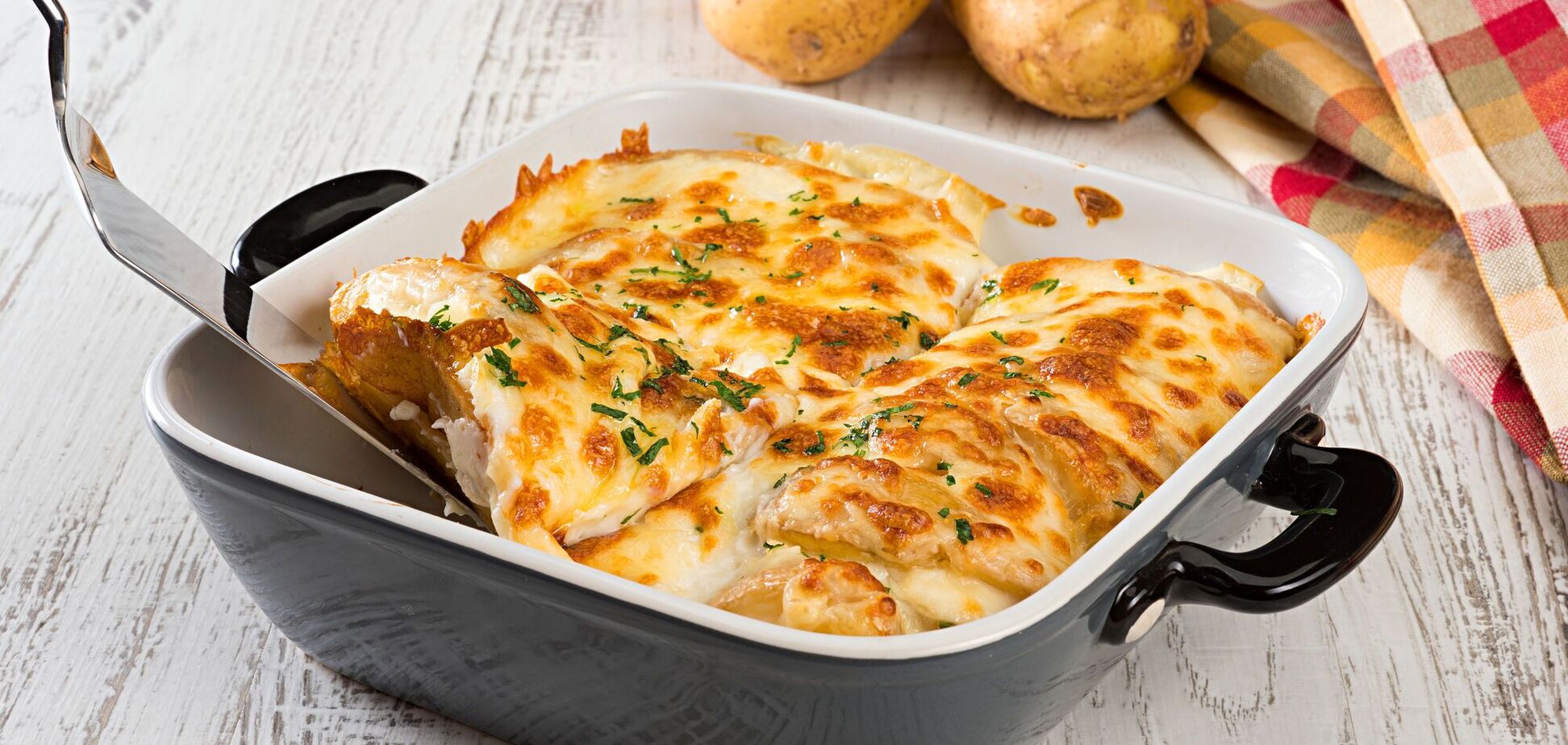 Картофельный гратен в духовке: делимся рецептом блюда для сытного обеда или ужина