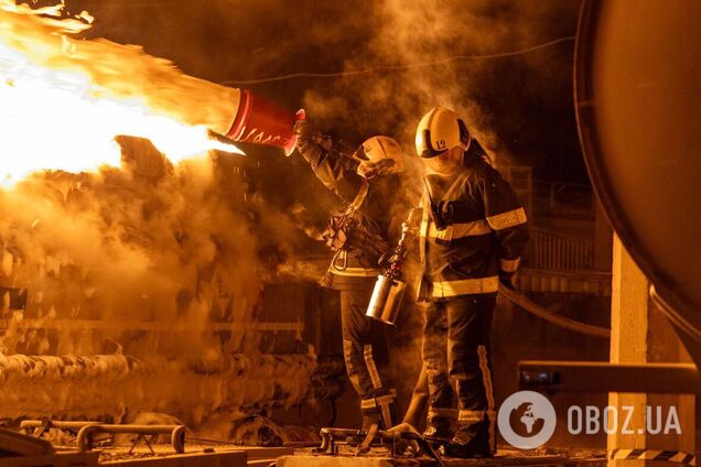 РФ повредила дома, ТЦ, библиотеку и ограждение метро в Киеве: погибла женщина. Фото и видео