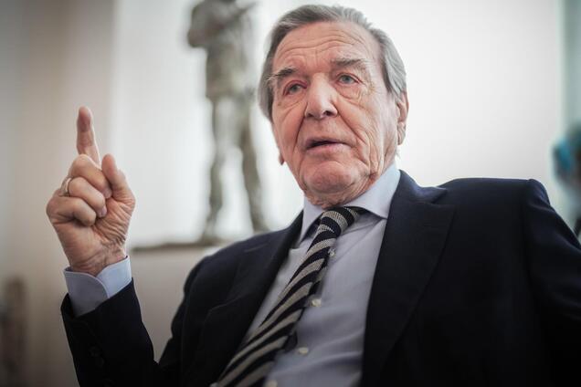 'Це не країна варварів': ексканцлер Німеччини закликав купувати електроенергію у Росії