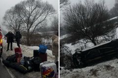 Їхали на відпочинок: на Закарпатті автобус із дітьми злетів з дороги і перекинувся, є постраждалі. Фото